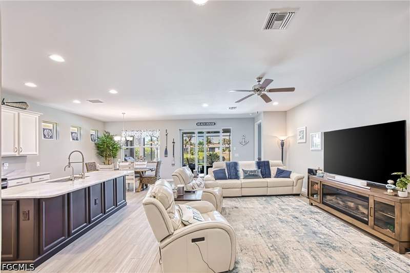 4 bedroom SingleFamilyResidence at 15280 Floresta Ln, Venetian Pointe, Fort Myers — photo 5