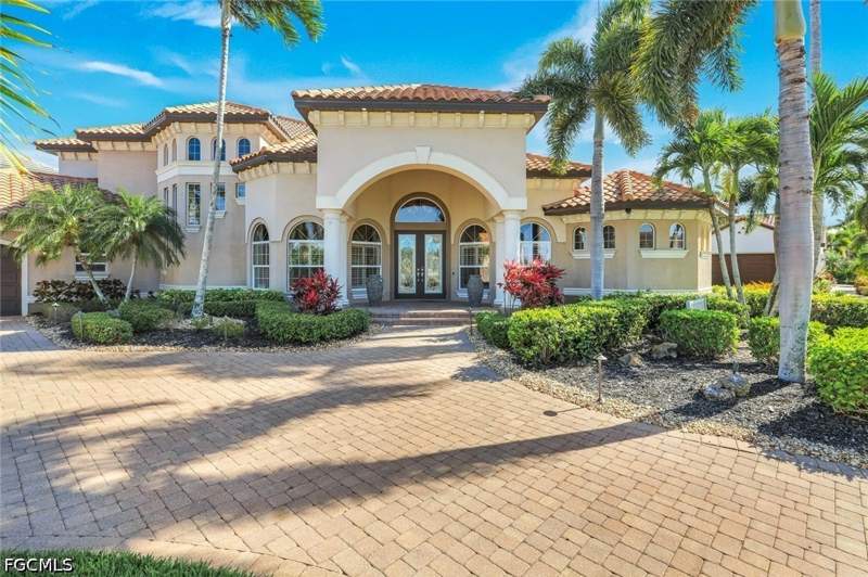 5 bedroom SingleFamilyResidence at 5727 Yardarm Ct, Harbour Preserve, Cape Coral — photo 5