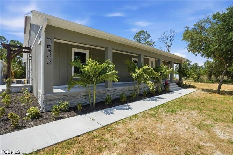 3 bedroom SingleFamilyResidence at 7933 5th Ter, Labelle, Labelle — photo 2