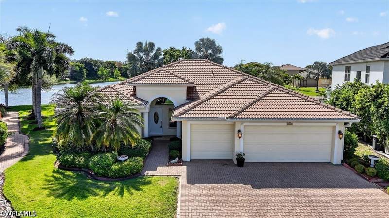 4 bedroom SingleFamilyResidence at 12585 Gemstone Ct, Stoneybrook, Fort Myers — photo 2