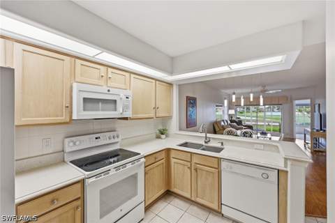 28072 Cavendish Ct 2204, Bonita Springs FL - photo 7 of 38