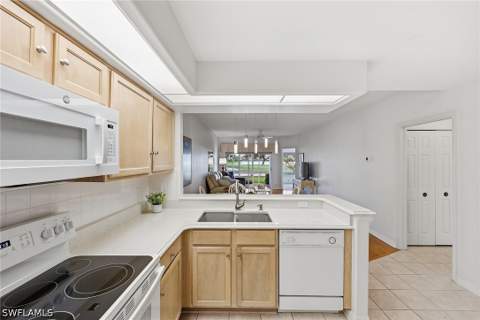 28072 Cavendish Ct 2204, Bonita Springs FL - photo 8 of 38