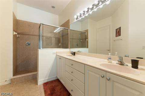 6011 Jonathans Bay Cir 402, Fort Myers FL - photo 15 of 28
