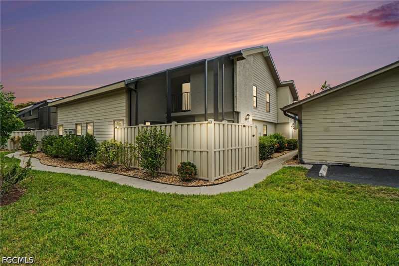 2 bedroom Townhouse at 13204 Broadhurst Loop, Cypress Lake Estates, Fort Myers — photo 1