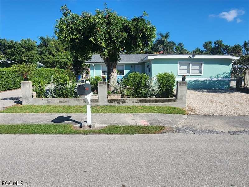 4 bedroom SingleFamilyResidence at 4707 Duera Mae Dr, Harlem Heights, Fort Myers — photo 1