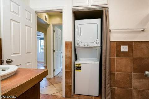 1025 Pine Isle Ln 1025, Naples FL - photo 13 of 33