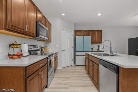 2544 NW 20th Pl, Cape Coral FL - photo 14 of 35