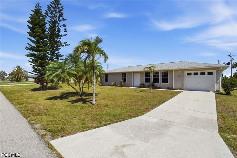 3 bedroom SingleFamilyResidence at 2111 NE 25th St, Cape Coral, Cape Coral — photo 2