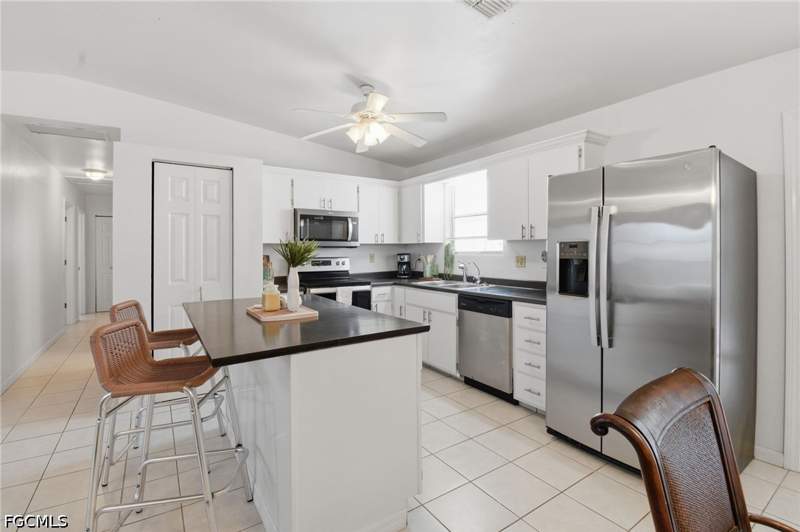 3 bedroom SingleFamilyResidence at 2111 NE 25th St, Cape Coral, Cape Coral — photo 3