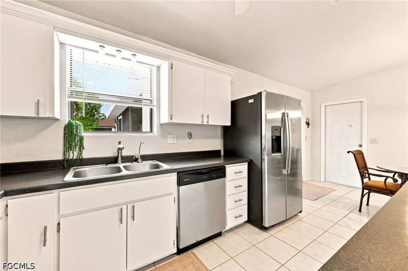 3 bedroom SingleFamilyResidence at 2111 NE 25th St, Cape Coral, Cape Coral — photo 5