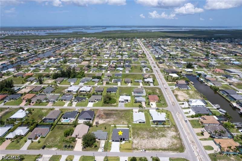 3 bedroom SingleFamilyResidence at 10 SW 33rd Ave, Cape Coral, Cape Coral — photo 4