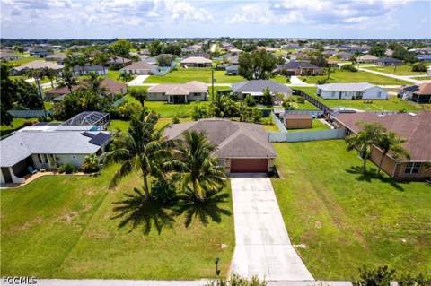1728 NE 22nd Ter, Cape Coral FL - photo 9 of 36