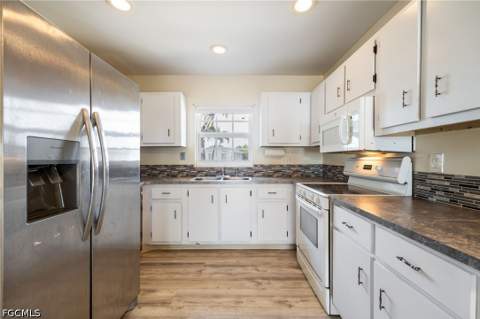 935 Hearty St, North Fort Myers FL - photo 8 of 32