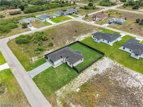 913 Mildred Ave S, Lehigh Acres FL - photo 17 of 39
