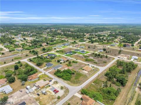 913 Mildred Ave S, Lehigh Acres FL - photo 18 of 39