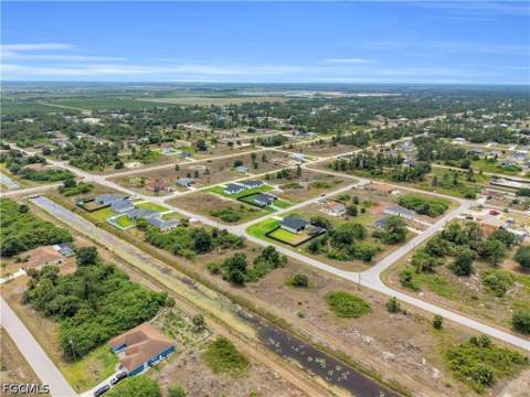 913 Mildred Ave S, Lehigh Acres FL - photo 19 of 39