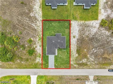 913 Mildred Ave S, Lehigh Acres FL - photo 22 of 39