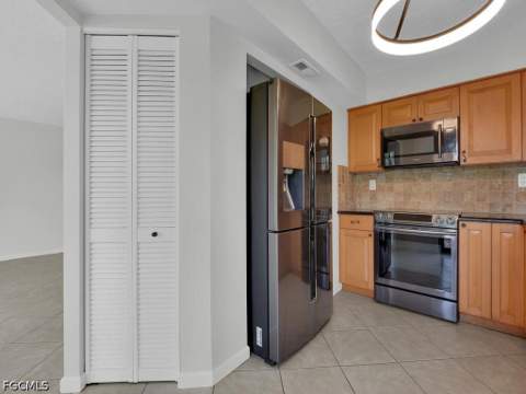 1512 Mainsail Dr 10, Naples FL - photo 8 of 29