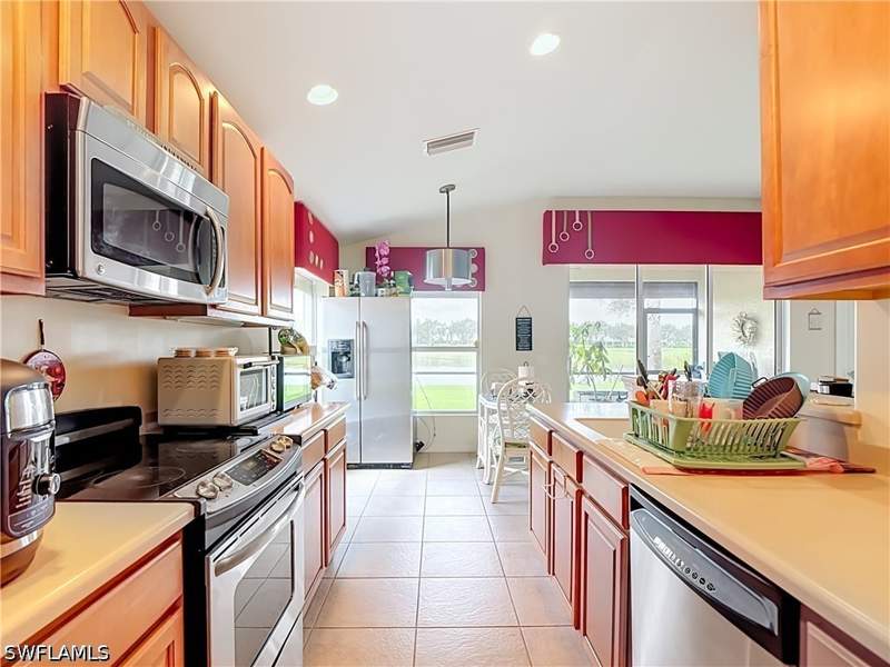 3 bedroom SingleFamilyResidence at 5748 Declaration Ct, Del Webb, Ave Maria — photo 4