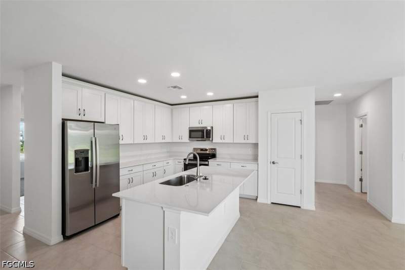 4 bedroom SingleFamilyResidence at 247 Lakeside Breeze Way, Whispering Lakes, Lehigh Acres — photo 3