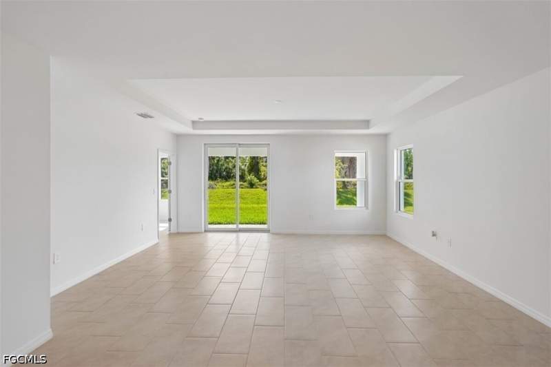 4 bedroom SingleFamilyResidence at 247 Lakeside Breeze Way, Whispering Lakes, Lehigh Acres — photo 4