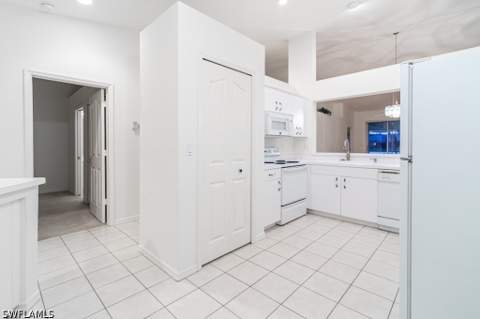 2230 Stacil Cir, Naples FL - photo 8 of 35