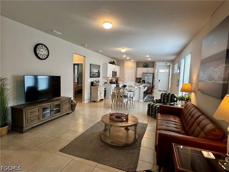 3 bedroom SingleFamilyResidence at 882 Friendship Cir, Belle Arbor, Labelle — photo 3