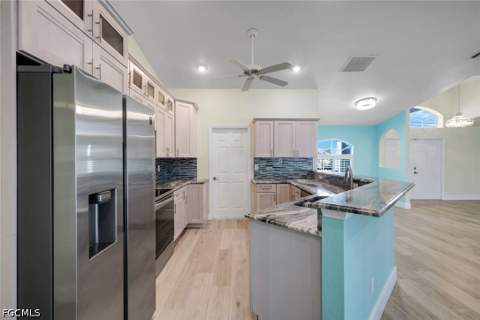 223 NW 5th Ter, Cape Coral FL - photo 12 of 33