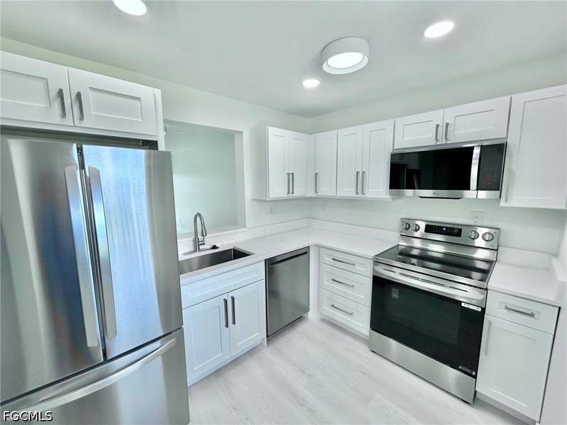 1 bedroom Condominium at 6220 Augusta Dr 413, Seven Lakes, Fort Myers — photo 5