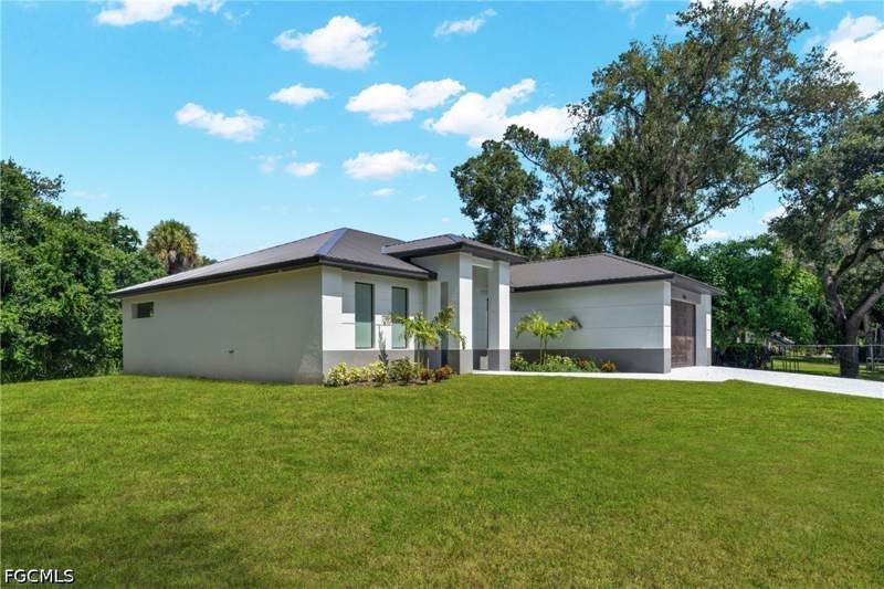 3 bedroom SingleFamilyResidence at 490 Christopher Ct, Port Labelle, Labelle — photo 4