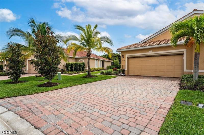 2 bedroom Attached at 4334 Dutchess Park Rd, Lindsford, Fort Myers — photo 2