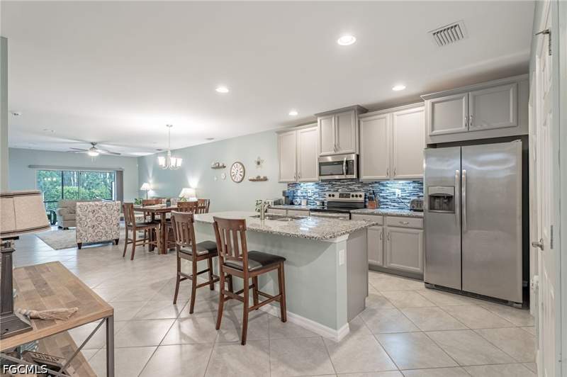 2 bedroom Attached at 4334 Dutchess Park Rd, Lindsford, Fort Myers — photo 3
