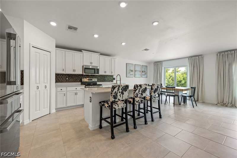 4 bedroom SingleFamilyResidence at 13910 Buckingham Oak Dr, Oakview, Fort Myers — photo 1