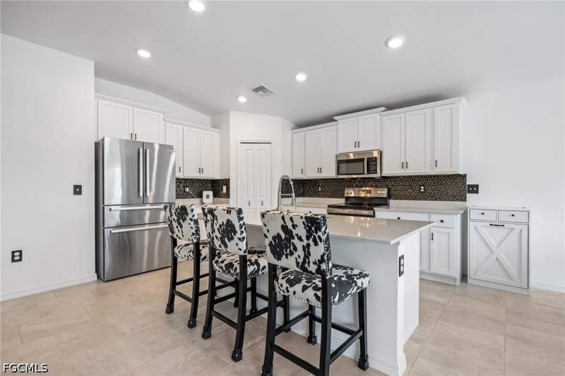 4 bedroom SingleFamilyResidence at 13910 Buckingham Oak Dr, Oakview, Fort Myers — photo 5