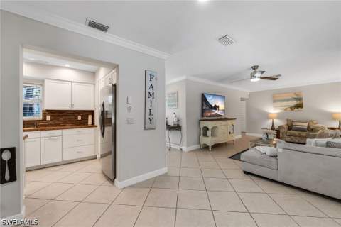 146 Greenbrier St, Marco Island FL - photo 9 of 38