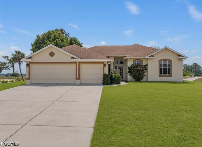 4 bedroom SingleFamilyResidence at 3002 Balsam Ct, Port Labelle, Labelle — photo 1
