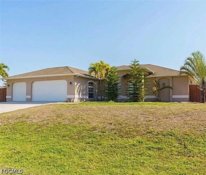 4 bedroom SingleFamilyResidence at 1031 NE 2nd Pl, Cape Coral, Cape Coral — photo 1