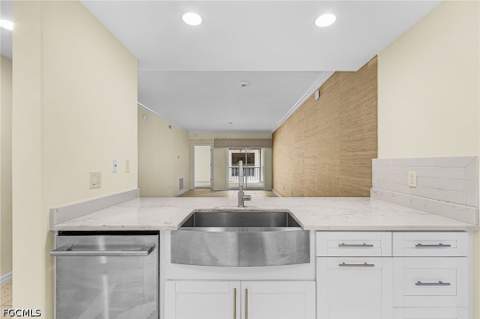 221 9th St S 301, Naples FL - photo 8 of 47