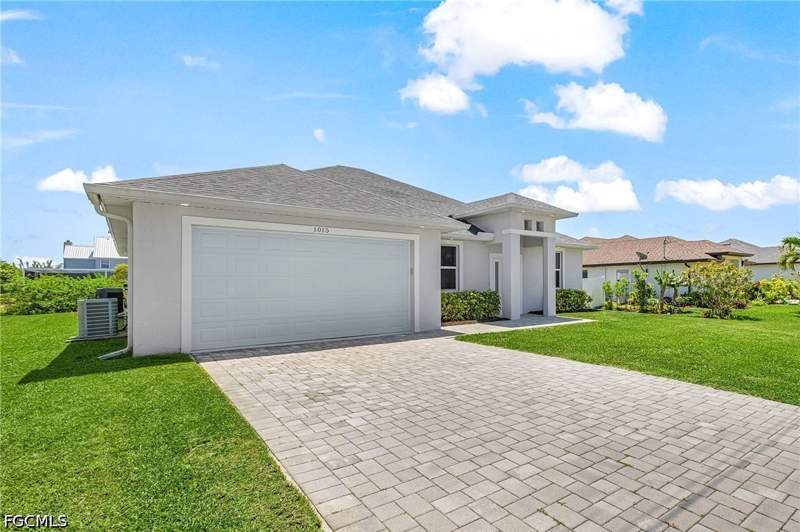 4 bedroom SingleFamilyResidence at 1015 SW 15th Pl, Cape Coral, Cape Coral — photo 2