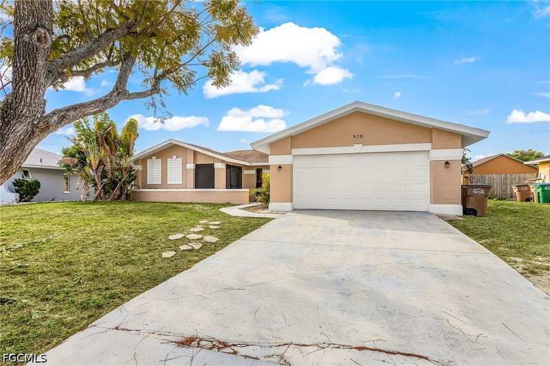 3 bedroom SingleFamilyResidence at 920 SE 21st St, Cape Coral, Cape Coral — photo 1