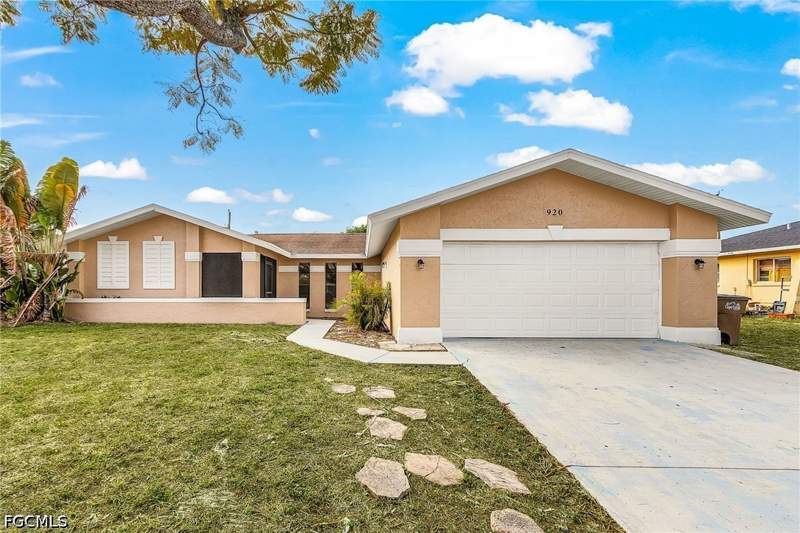 3 bedroom SingleFamilyResidence at 920 SE 21st St, Cape Coral, Cape Coral — photo 2