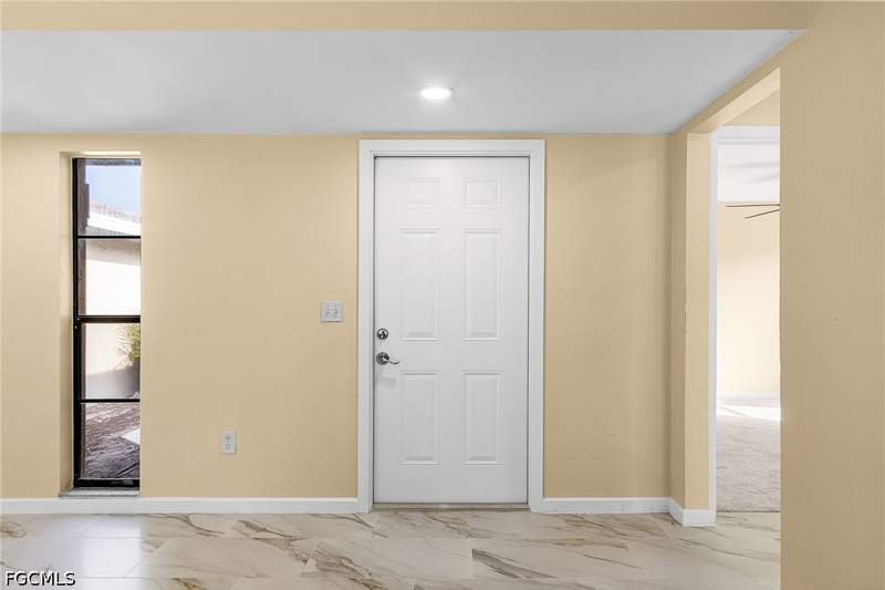 3 bedroom SingleFamilyResidence at 920 SE 21st St, Cape Coral, Cape Coral — photo 5