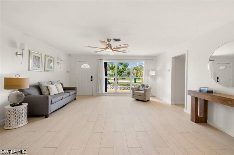 2 bedroom SingleFamilyResidence at 734 Sharar Ct, Cape Coral, Cape Coral — photo 5