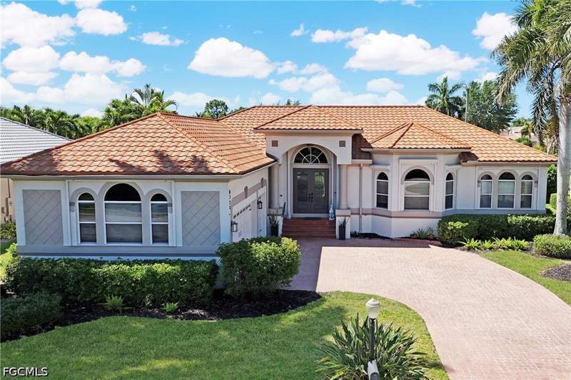 3 bedroom SingleFamilyResidence at 8723 S Lake Cir, Stonebridge South, Fort Myers — photo 2