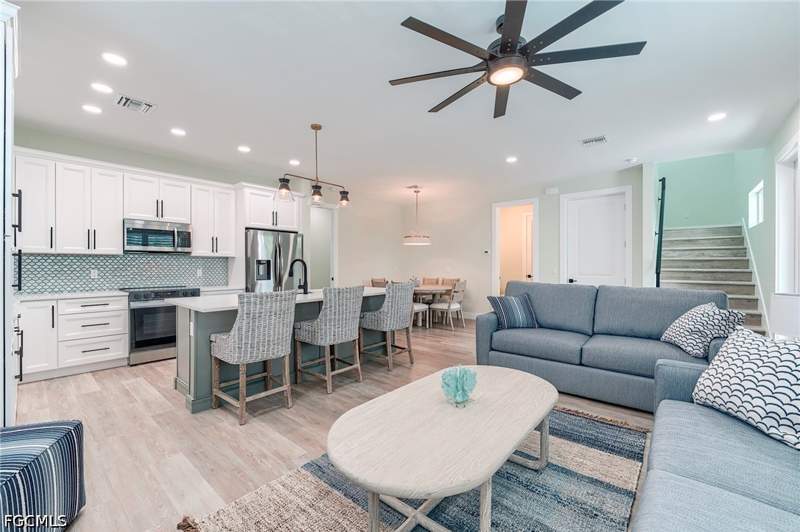 5 bedroom SingleFamilyResidence at 159 Delmar Ave, Watson W W, Fort Myers Beach — photo 3