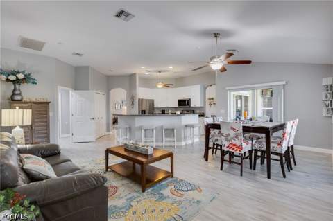 201 SW 35th St, Cape Coral FL - photo 11 of 39