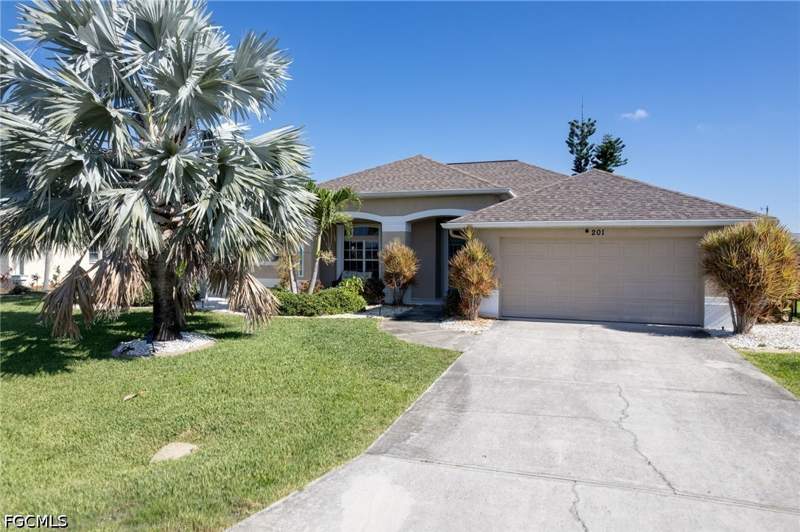 4 bedroom SingleFamilyResidence at 201 SW 35th St, Cape Coral, Cape Coral — photo 2