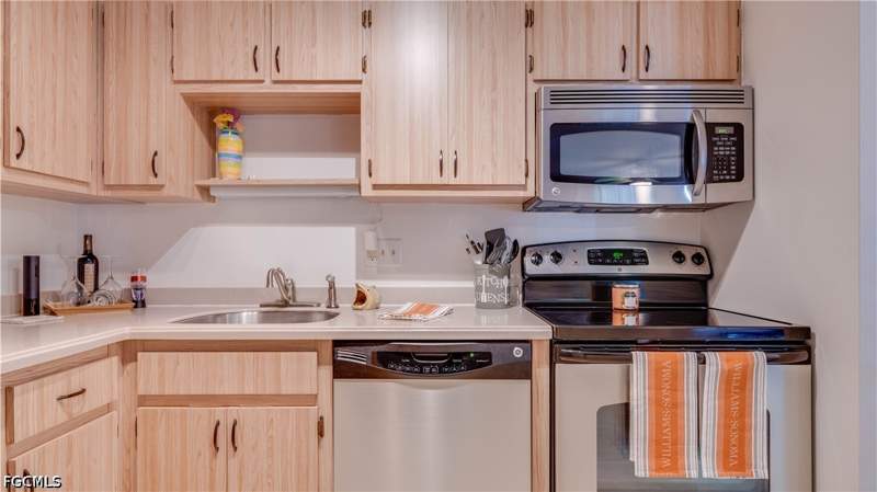 2 bedroom Condominium at 14860 Summerlin Woods Dr 2, Summerlin Woods, Fort Myers — photo 5