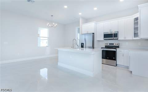 423 Yolanda St, Lehigh Acres FL - photo 11 of 29