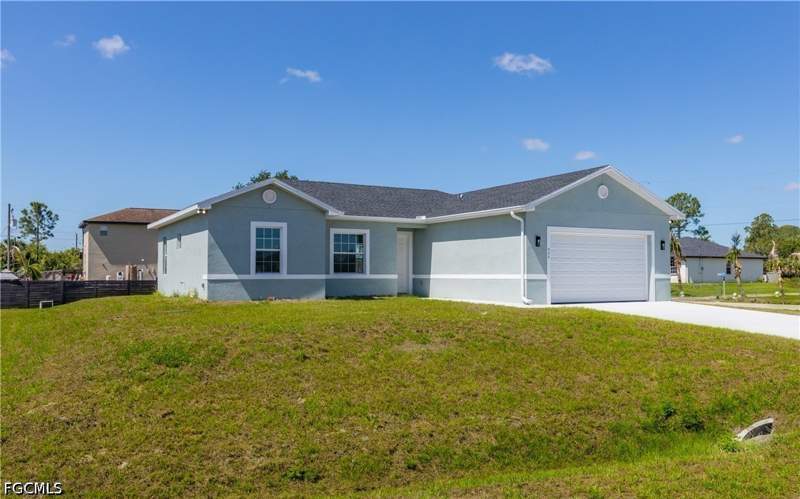 3 bedroom SingleFamilyResidence at 423 Yolanda St, Lehigh Acres, Lehigh Acres — photo 2